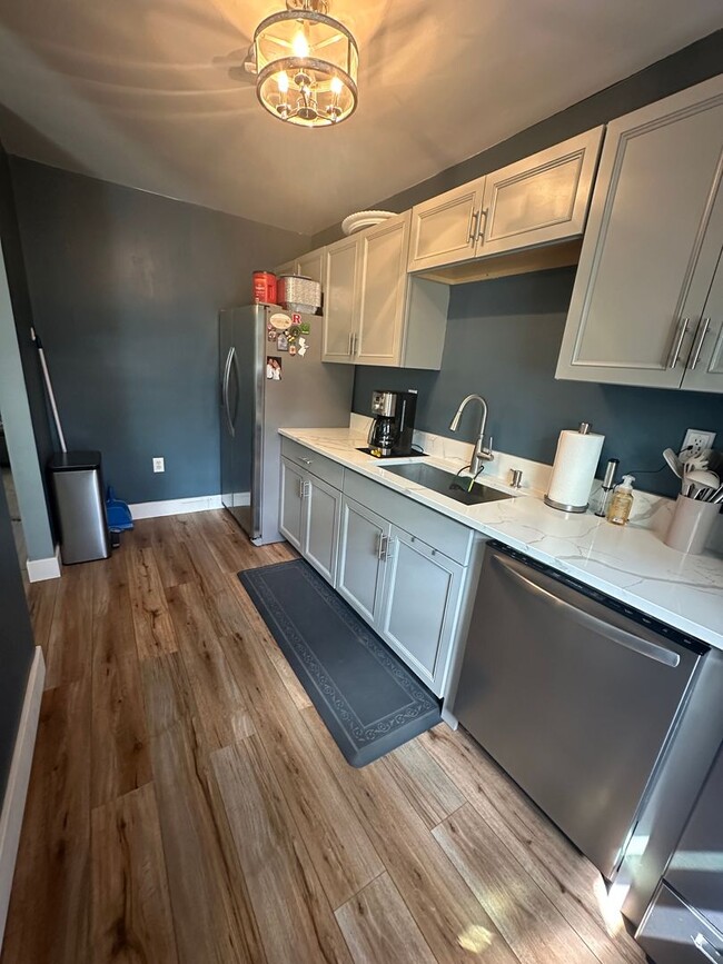 Building Photo - 123A White Street-