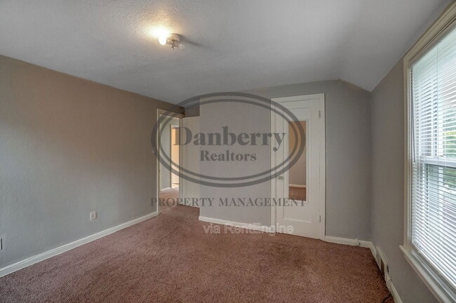 Building Photo - 1017 Searles Rd