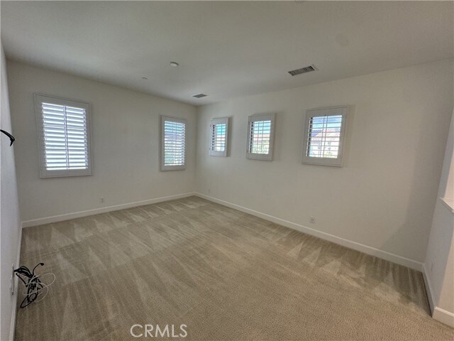 Building Photo - 66 Diamond Flats