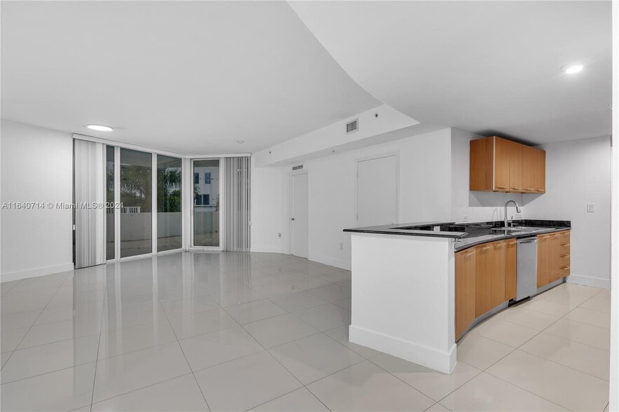 Building Photo - 3000 NE 188th St