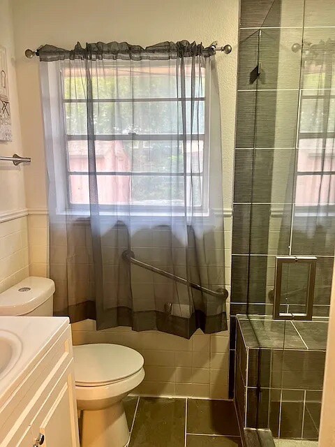 Building Photo - Room in House on E Mona Ave