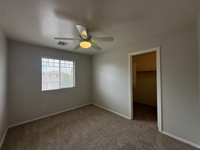 Building Photo - Promotion!  4 Bed 2.5 Bath Home with Split...