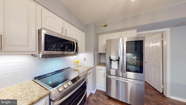 Building Photo - 200 Sulgrave Ct