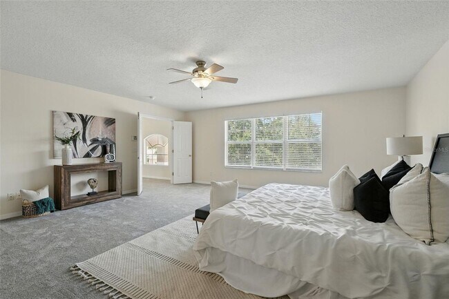 Building Photo - 4 Bedroom 2.5 Bath Two Story Hunters Creek...