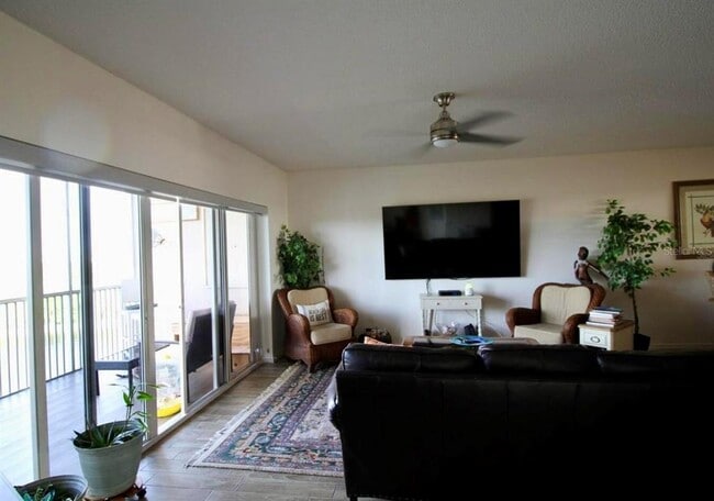 Building Photo - 6425 Shoreline Dr