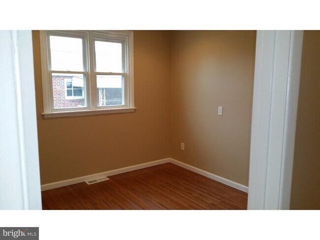 Building Photo - 9960 Woodfern Rd