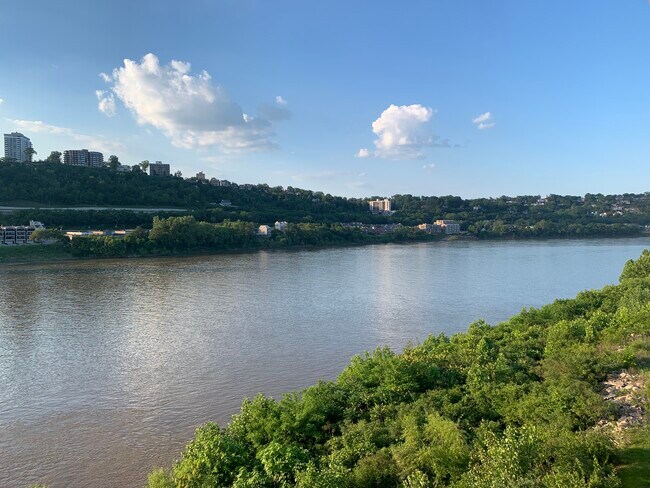 Primary Photo - 617 Manhattan Blvd