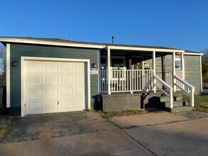 Building Photo - Section 8 Welcome -3 Bed/1 Bath