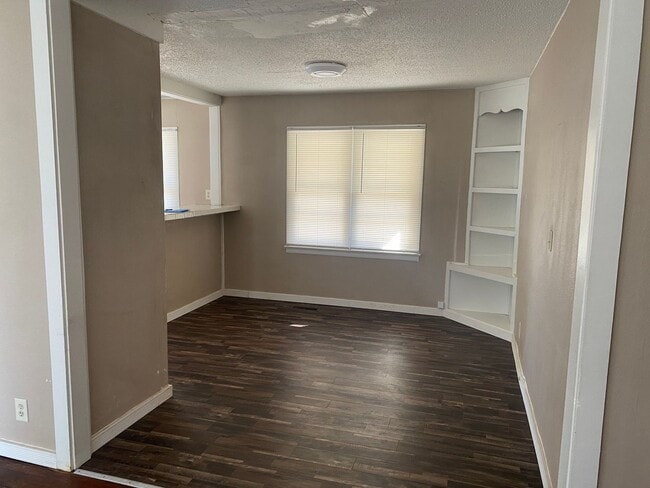 Building Photo - 1672 S Maple Ave