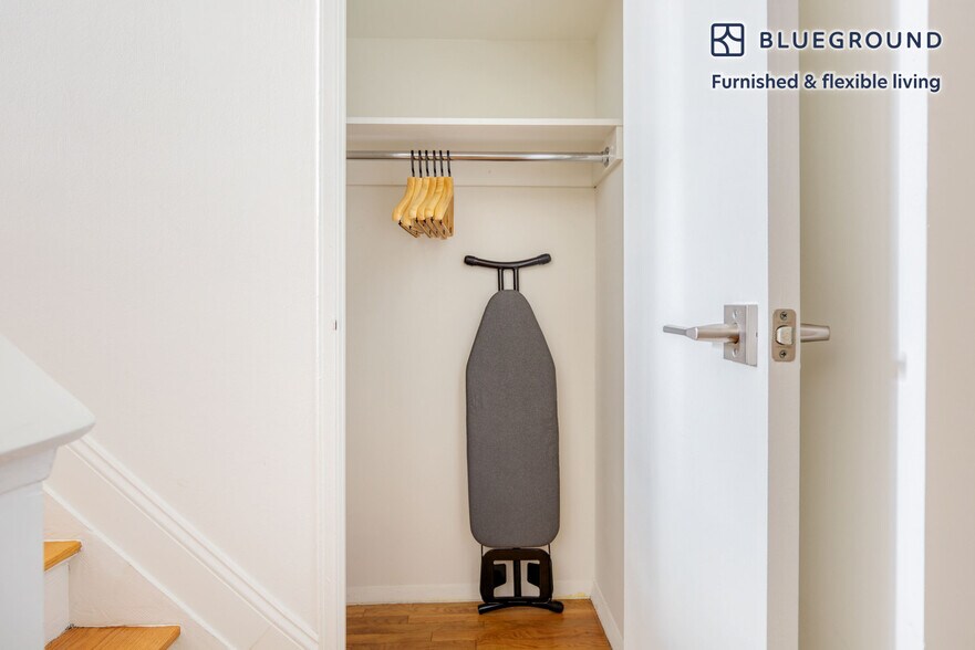 Building Photo - 123 E 54th St