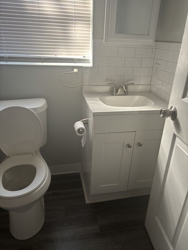 Building Photo - Cozy Two Bedroom, 1 Bath (Plus Bonus room) Home - Across the Street from the Set at FAMU!