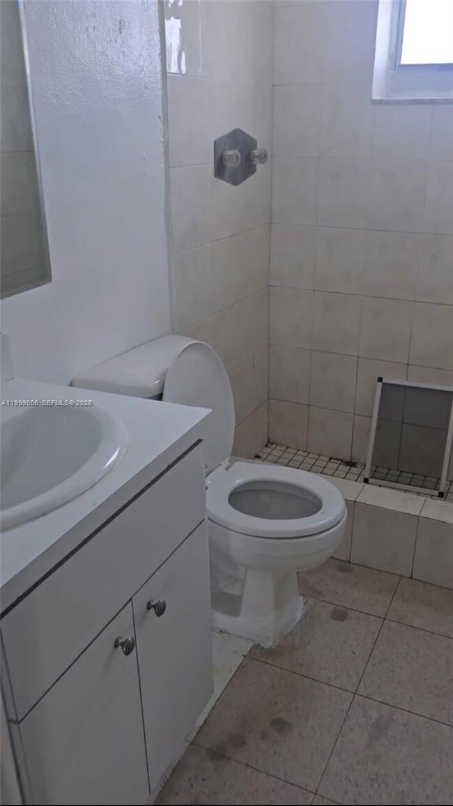 Building Photo - 250 SW 11th Ave