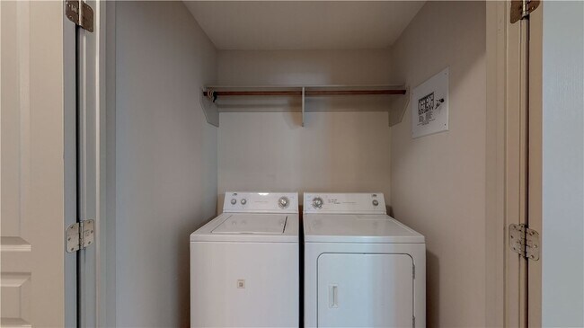 Building Photo - 115 Richards St