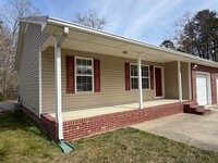 Building Photo - Well Maintained 2 Bedroom 2 Bath Duplex with Garage