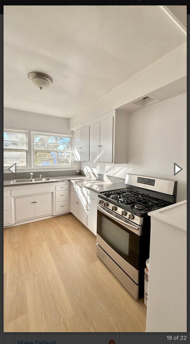 Building Photo - 200 S Sycamore Ave