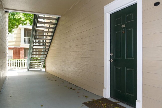 Building Photo - Upgraded Condo in Gated Community of Plant...