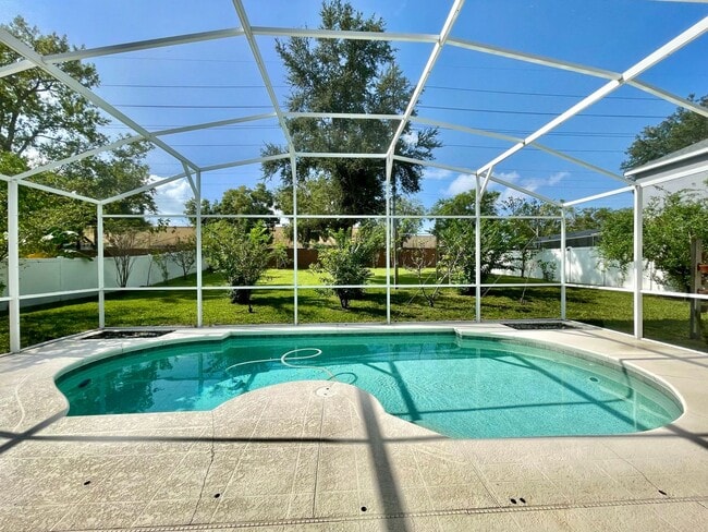 Building Photo - Gorgeous 3/2 Pool Home in Apopka's Parkside at Errol Estate!