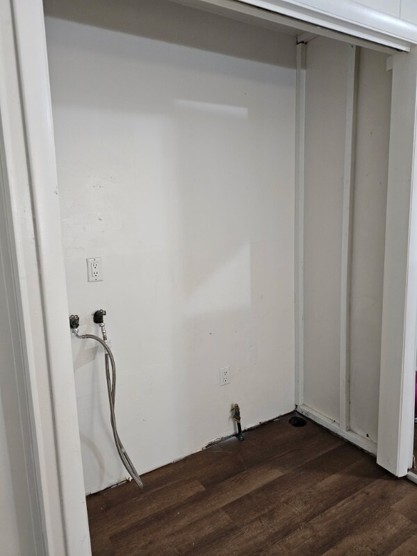 Building Photo - 165 Midway Dr