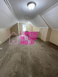 Building Photo - COMING SOON~ 3 BEDROOM 1 BATH SINGLE FAMIL...