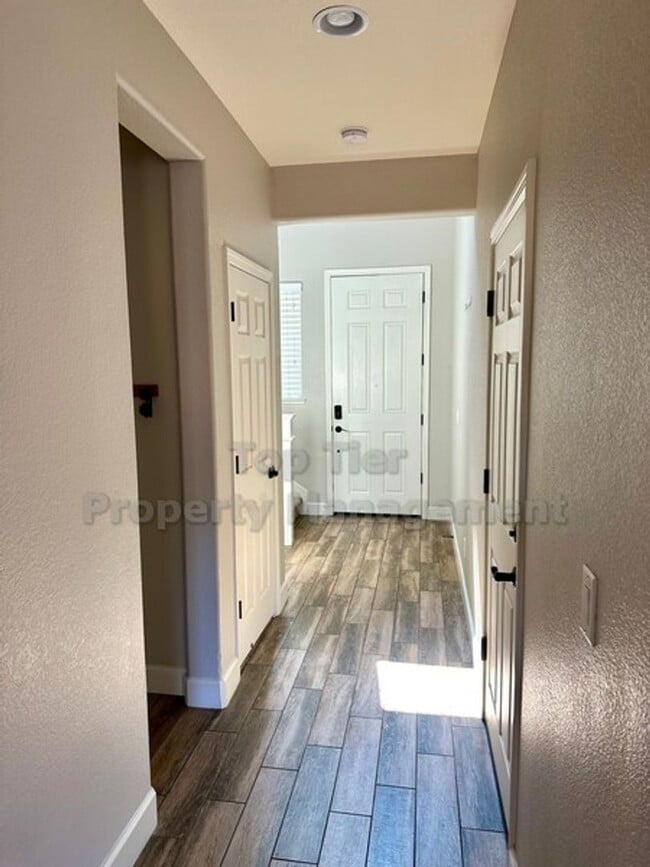 Building Photo - Charming 3 Bed, 2.5 Bath, 1,600 Sqft Marti...