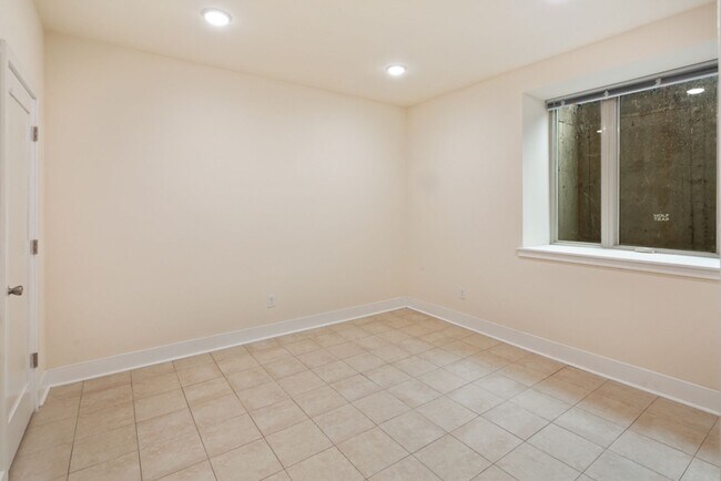 Building Photo - 2100 Sears St