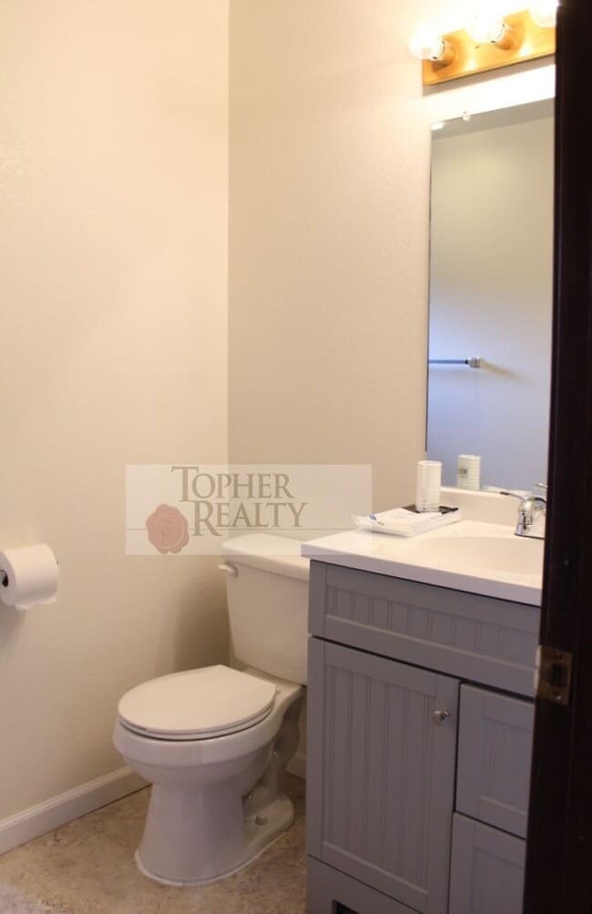 Building Photo - 3 Cambridge Ct