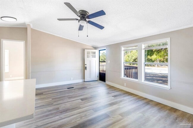 Building Photo - 211 Evergreen Dr