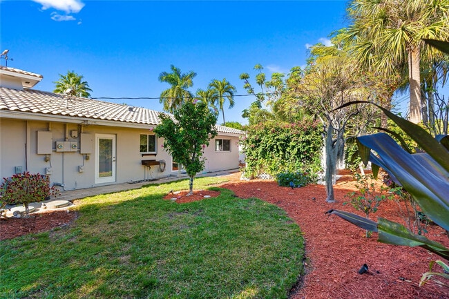 Building Photo - 2616 Middle River Dr