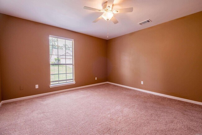 Building Photo - 7 Brennan Ln