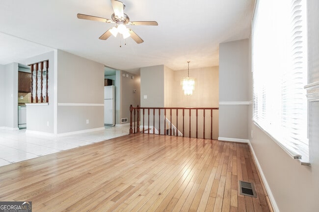 Building Photo - 1379 Robin Hill Dr