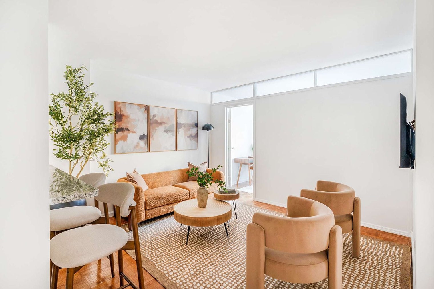 Building Photo - 350 W 43rd St