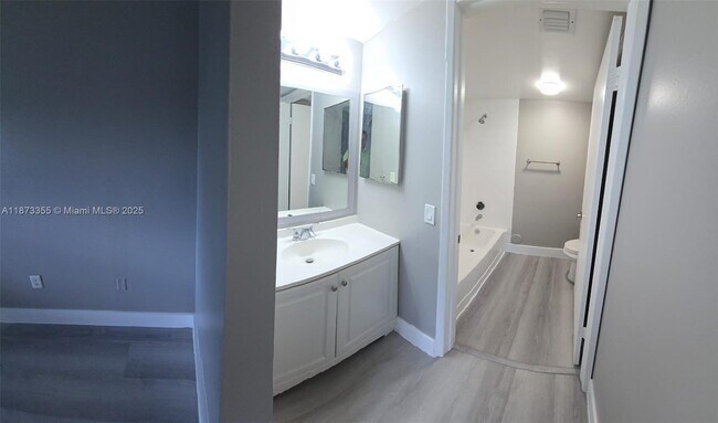 Building Photo - 9934 Nob Hill Ln