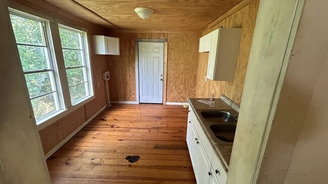 Building Photo - 4735 Clayton Dr