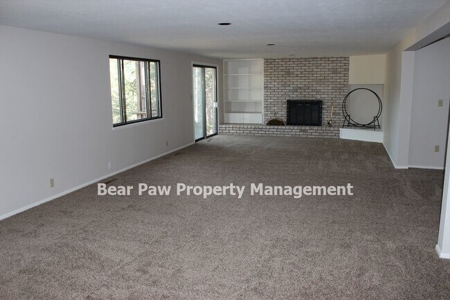 Building Photo - Great Home in Hiwan!!