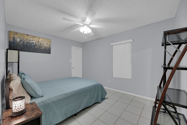 Building Photo - FULLY FURNISHED! ALL APPLIANCES INCLUDED!