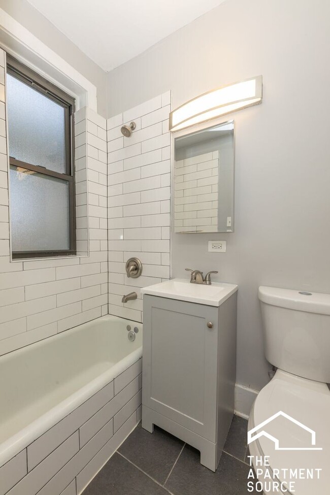 Building Photo - 201 Kedzie St