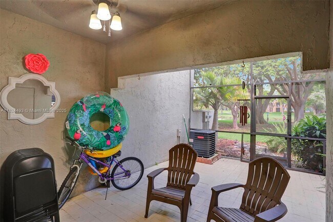 Building Photo - 10540 SW 154th Ct
