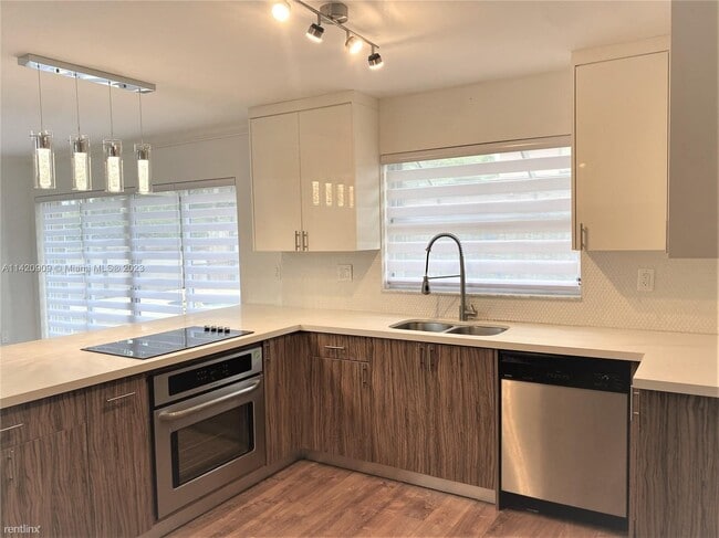Building Photo - 5 br, 3.5 bath House - 9017 SW 157th Path