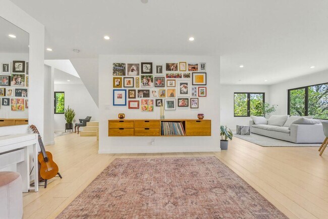 Building Photo - Beautifully Remodeled 4BR + Office Mill Valley Home — Furnished, Private 3/4-Acre Setting, Walk t...