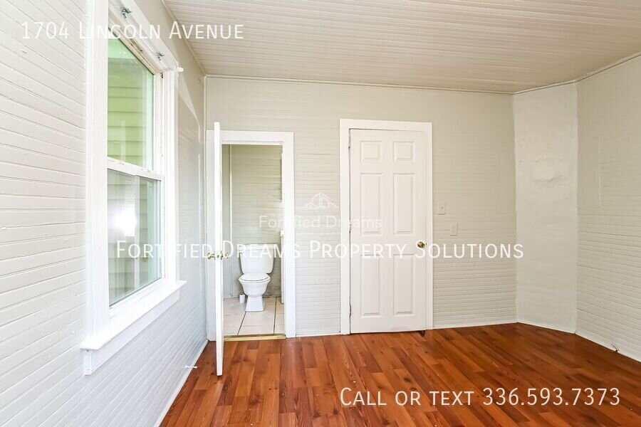 Building Photo - 1704 Lincoln Ave
