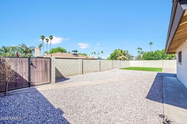 Building Photo - 1922 E Laguna Dr