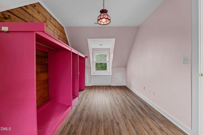 Building Photo - 65 Birdhouse Ln