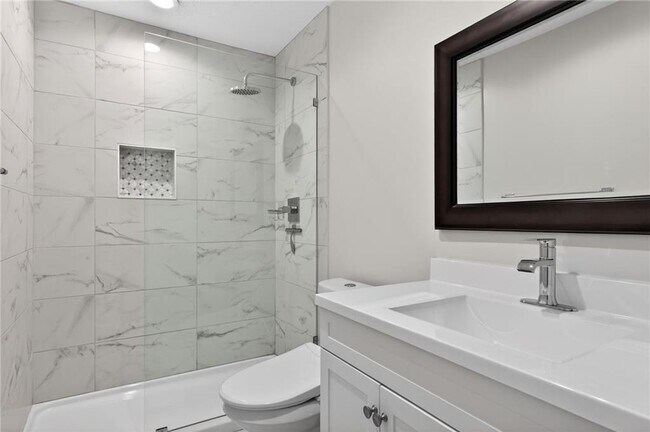 Building Photo - 1480 Edinburgh Dr