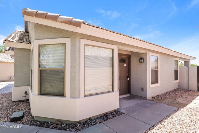 Building Photo - 1815 E Hamel Way