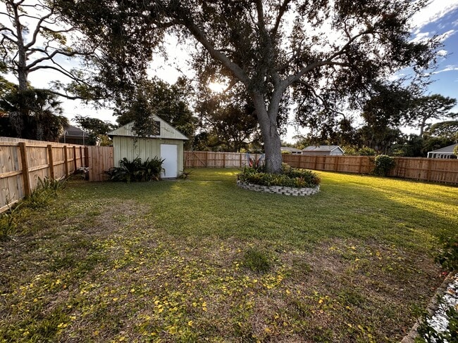 Building Photo - 1129 Riviera St