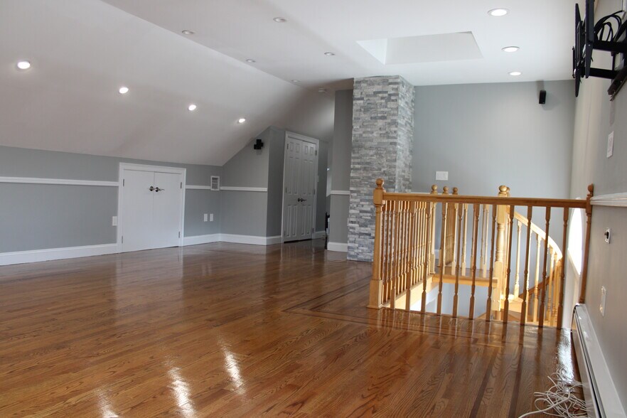 Building Photo - 33 Franklin St