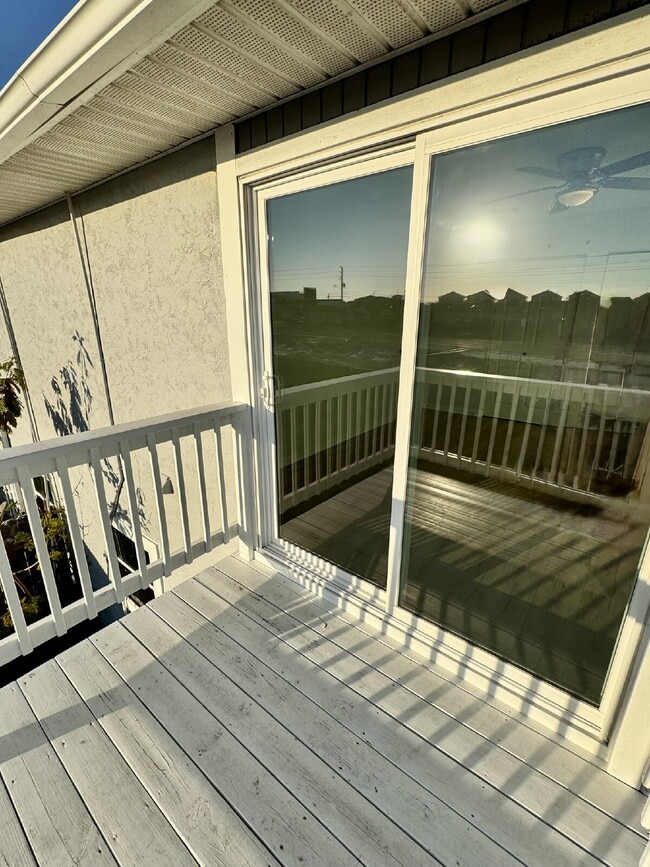 Building Photo - 8003 Beach Dr