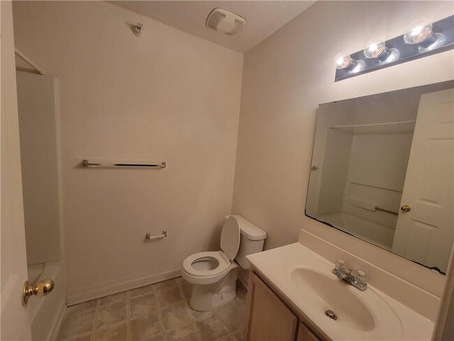 Building Photo - 192 University Village Dr