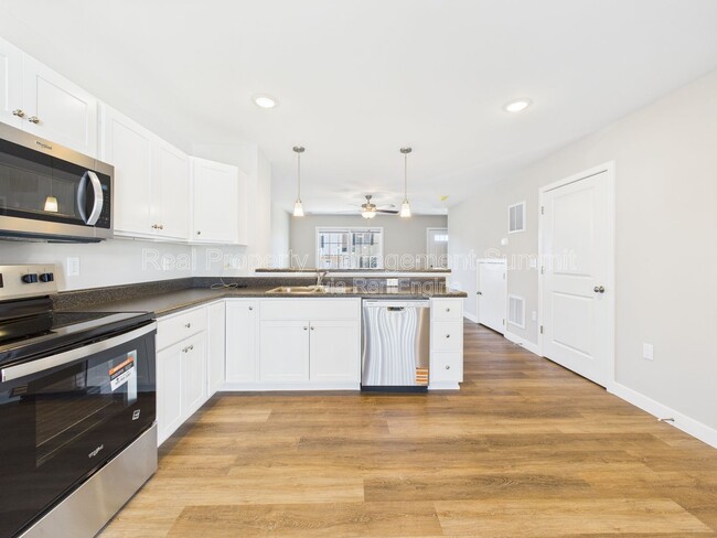 Building Photo - 1420 Circle Dr