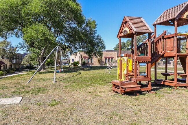 Building Photo - $250 OFF first months rent!!! 3 bedroom 2....